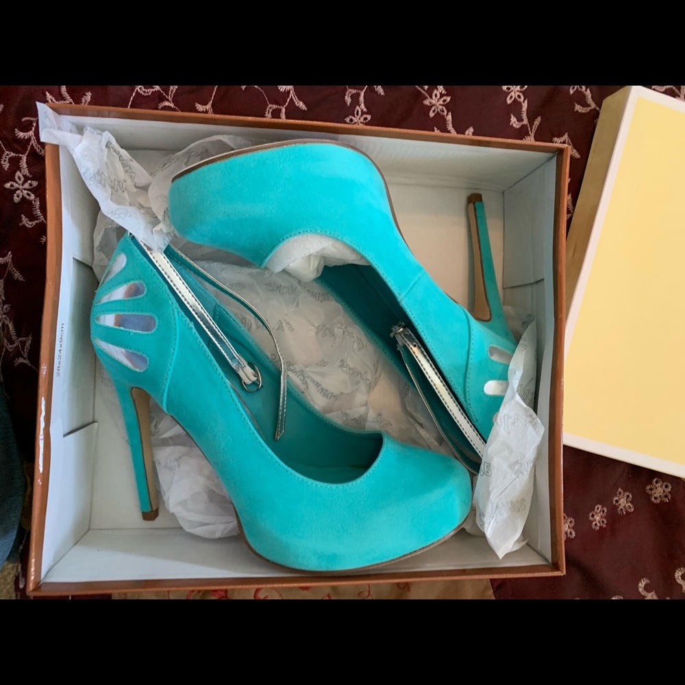 Women’s teal high heels